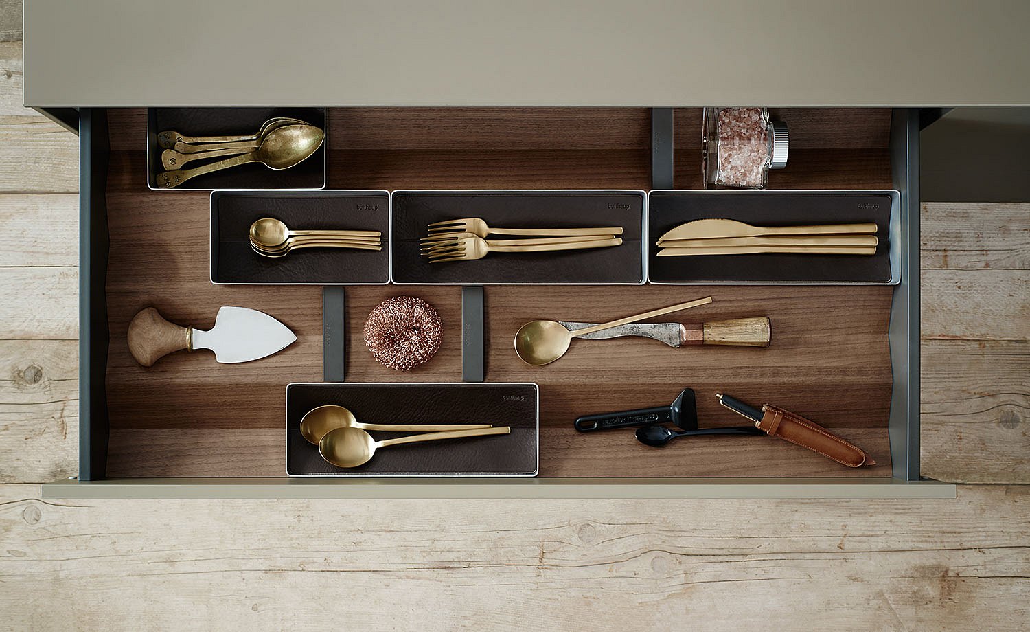 csm_6-bulthaup_b3_interior-150330_Bulthaup_Steel_Wallnut_Detail_01_18947_step3_colorgrading_1500x920_2e9816dbde